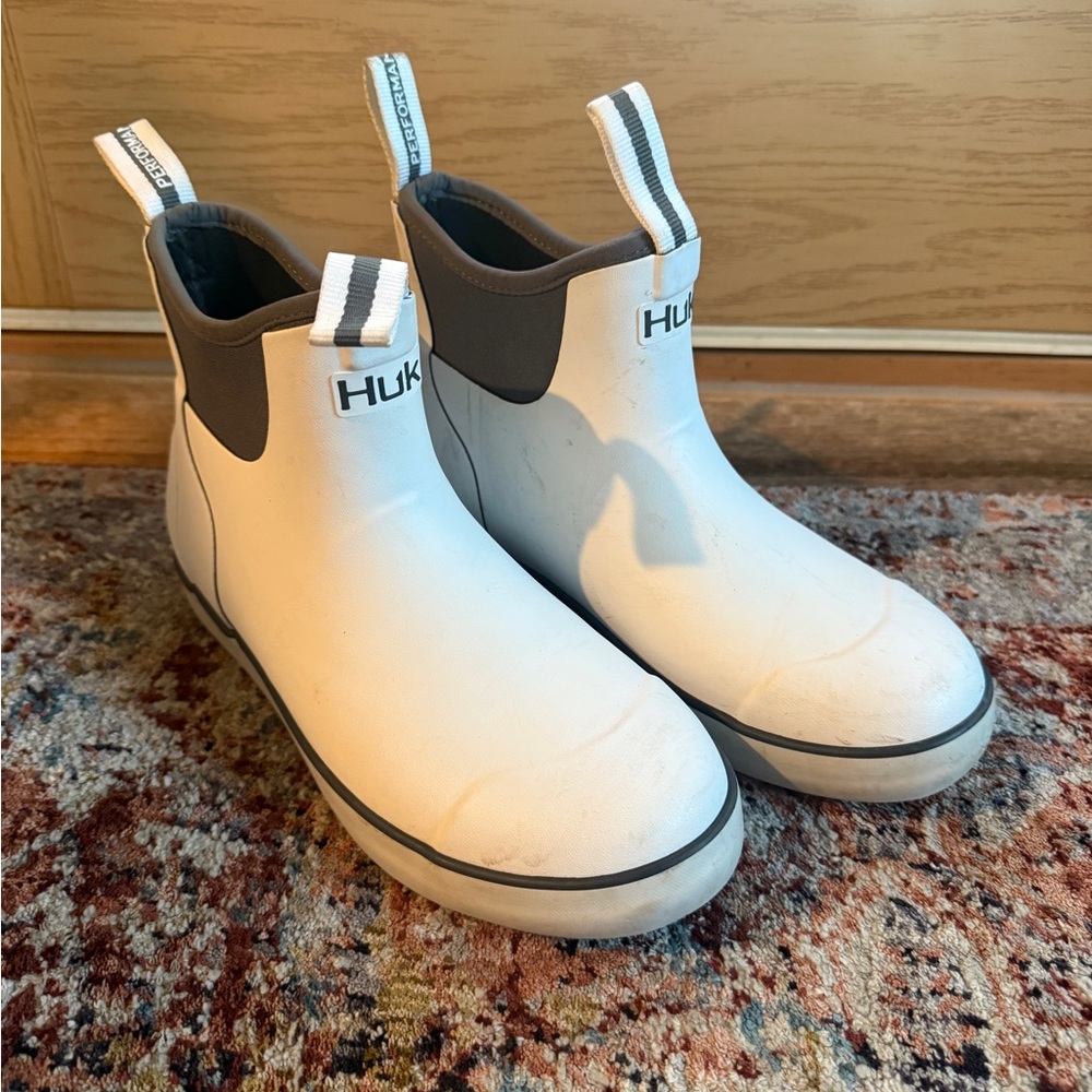 Huk Rogue Wave White and Gray Deck Boots